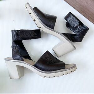 The FLEXX - Black Leather Big Enough Sandals Size 7